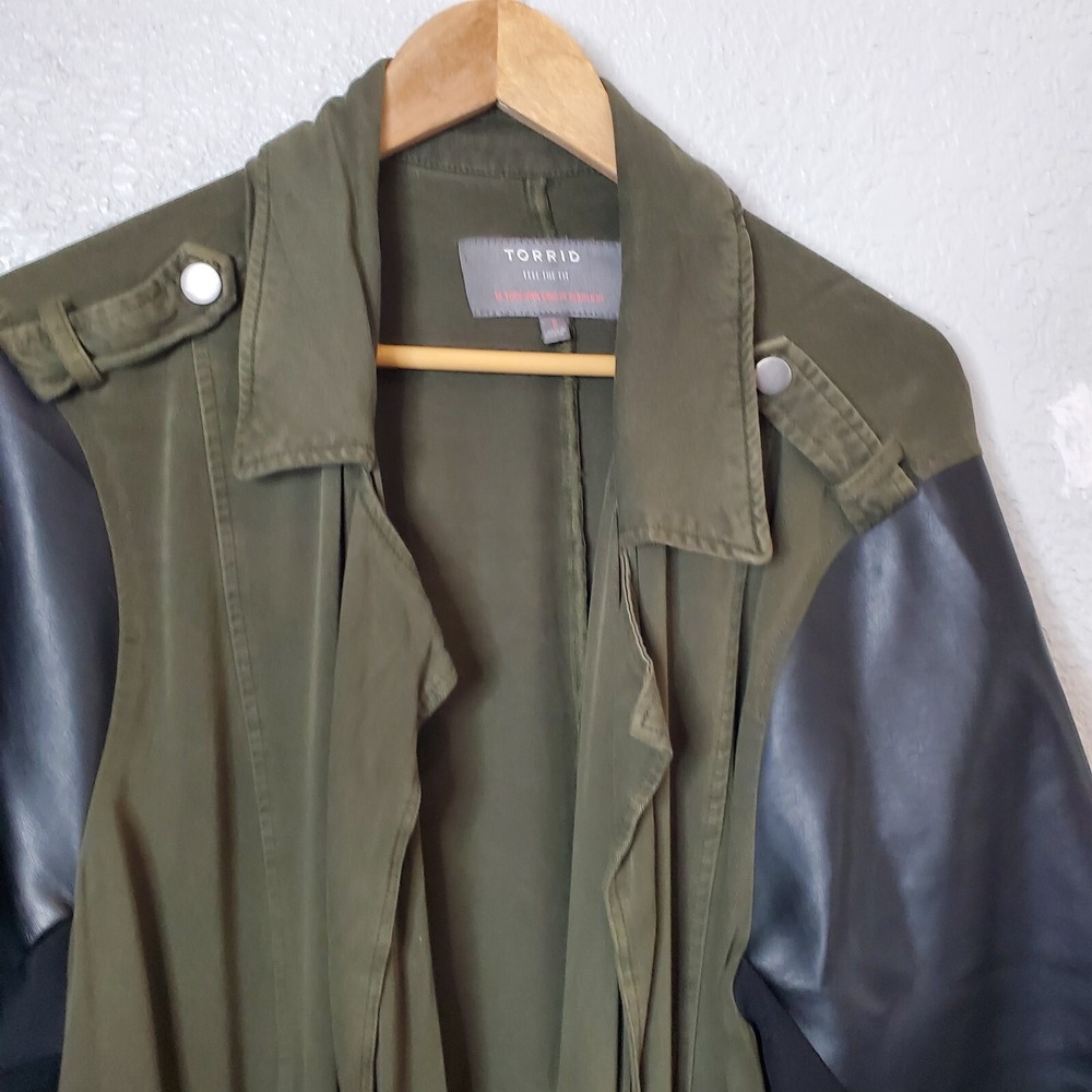 Torrid Anorak Jacket Twill Fabric Faux Leather Sleeves Dark Green Black Sz 3XL - Picture 4 of 16